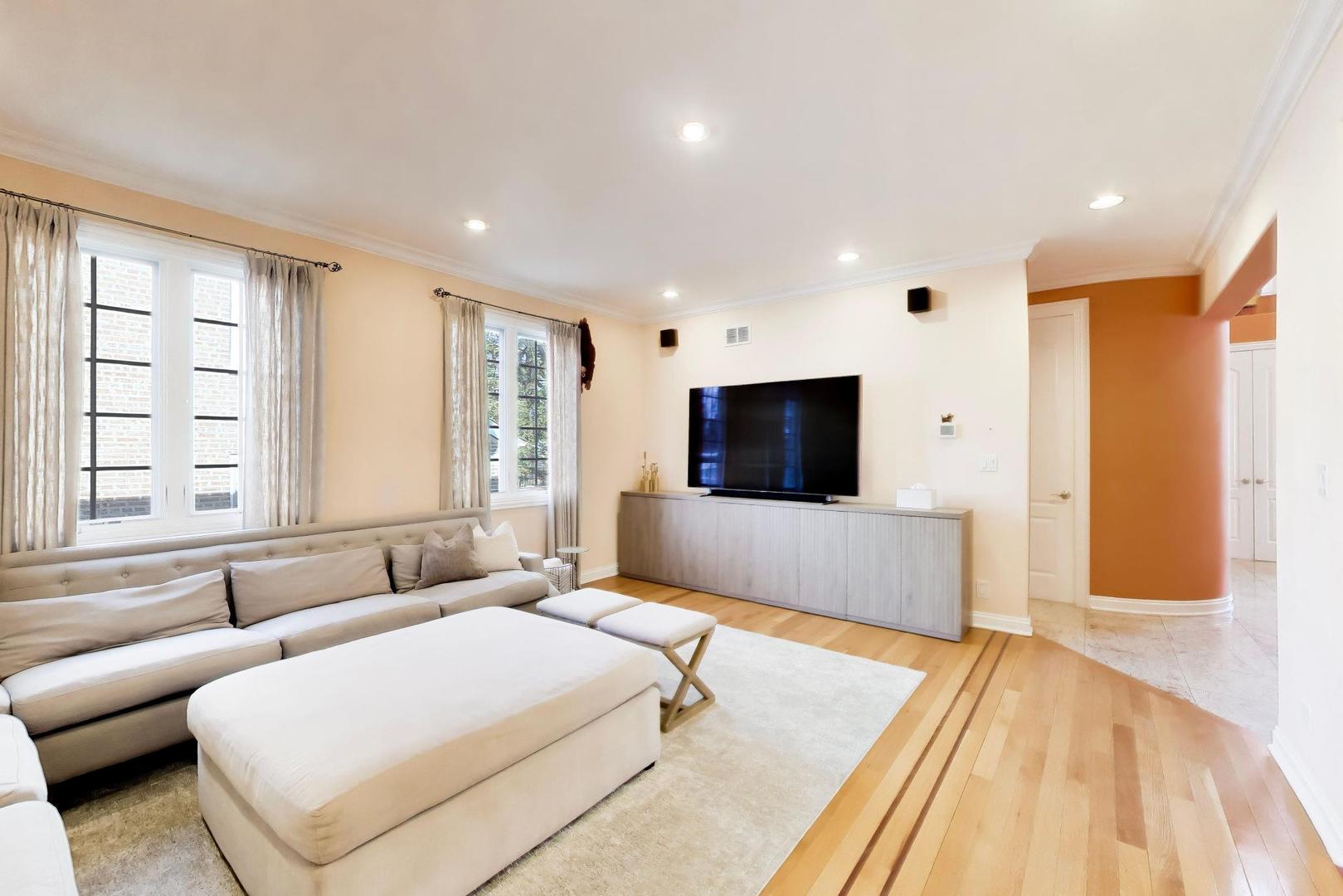 6642 N Kilbourn Avenue, Lincolnwood, IL 60712