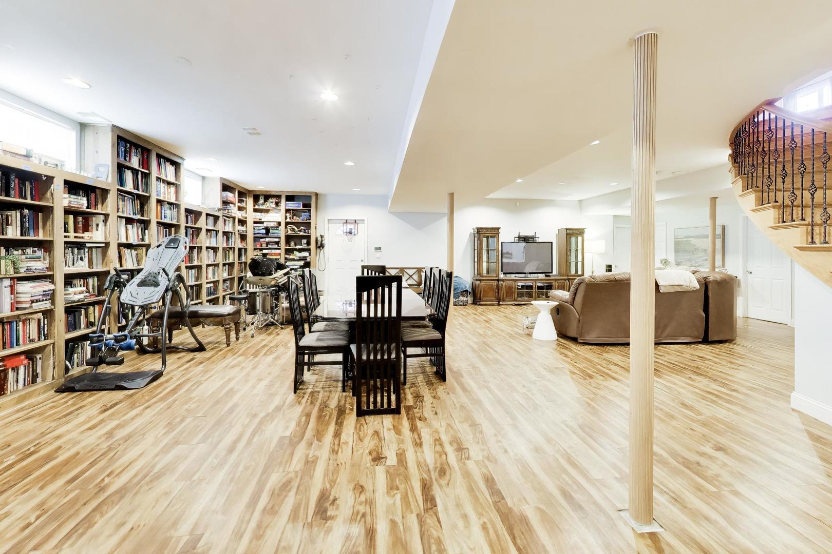 6642 N Kilbourn Avenue, Lincolnwood, IL 60712