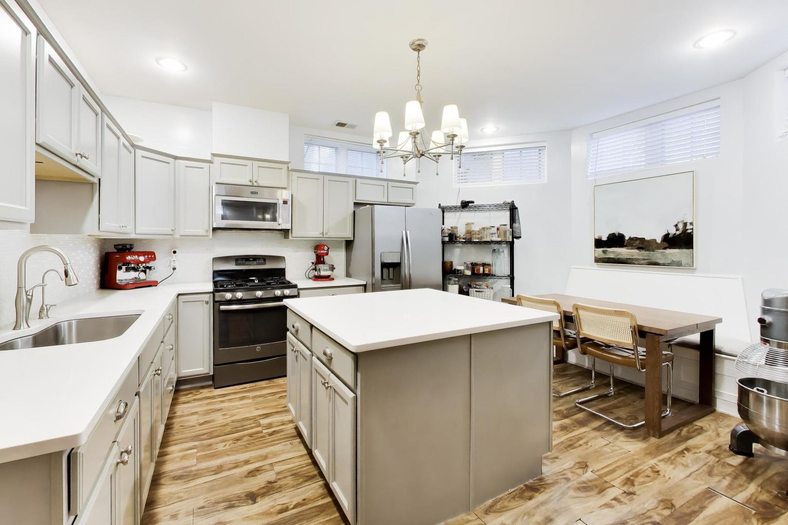 6642 N Kilbourn Avenue, Lincolnwood, IL 60712