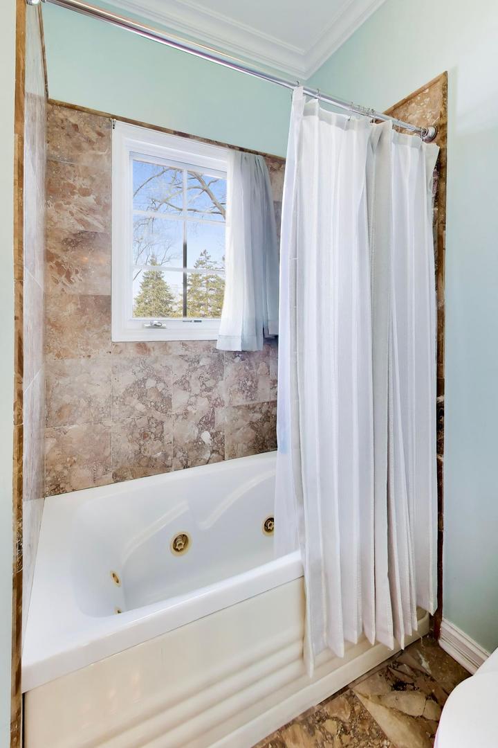 6642 N Kilbourn Avenue, Lincolnwood, IL 60712