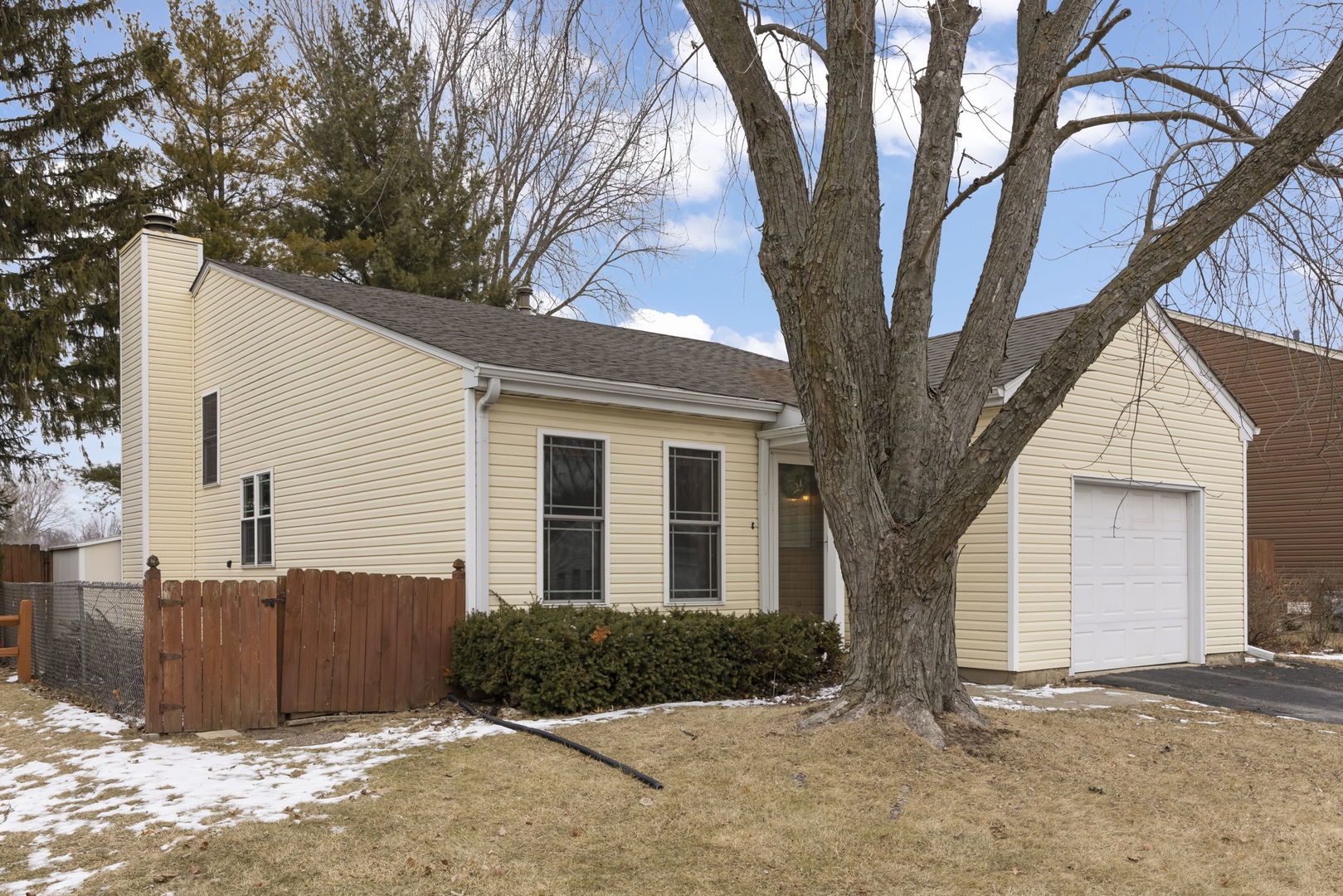 2630 White Barn Road, Aurora, IL 60502