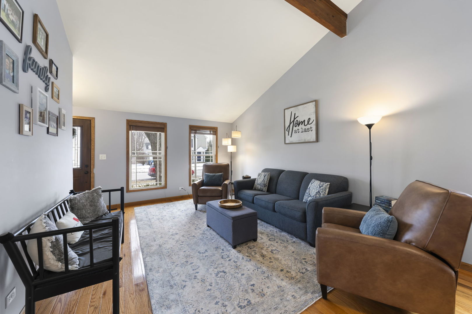 2630 White Barn Road, Aurora, IL 60502