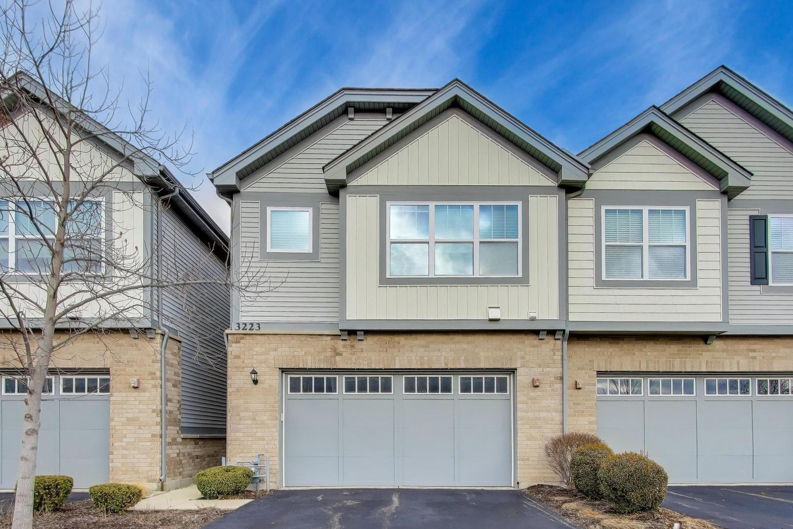 3223 N Heritage Lane, Arlington Heights, IL 60004