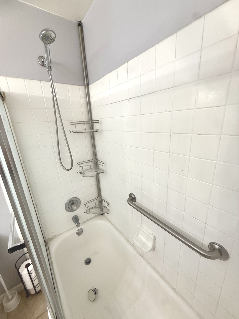 6010 Oakwood Drive #5D, Lisle, IL 60532