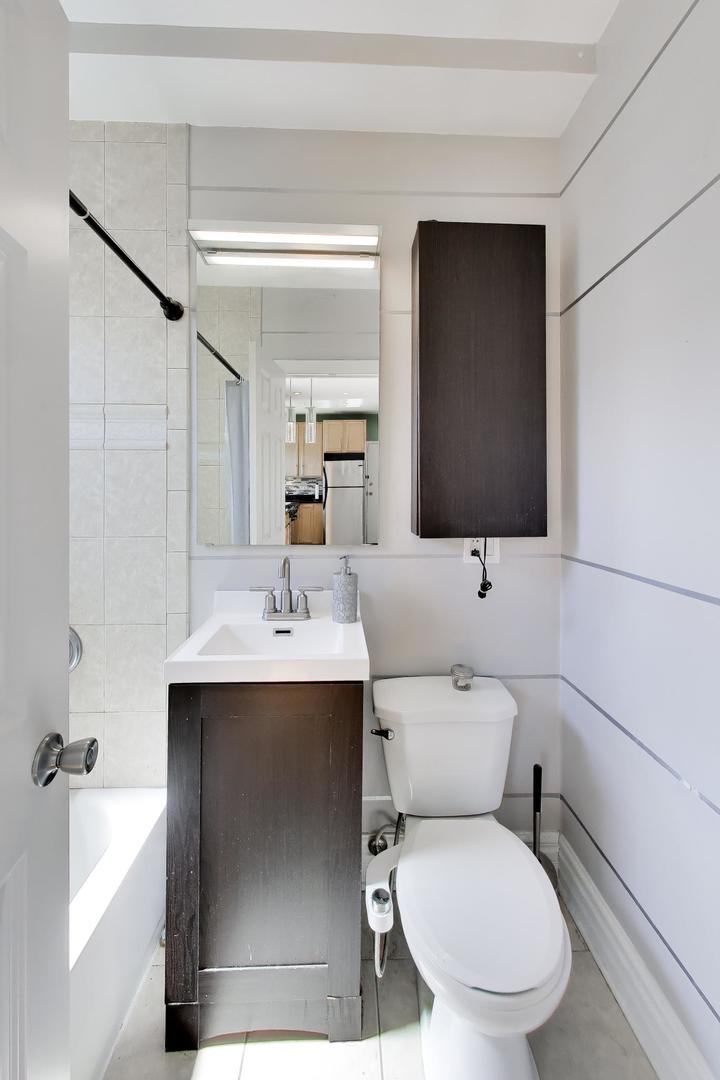 4722 N Kenneth Avenue #3W, Chicago, IL 60630