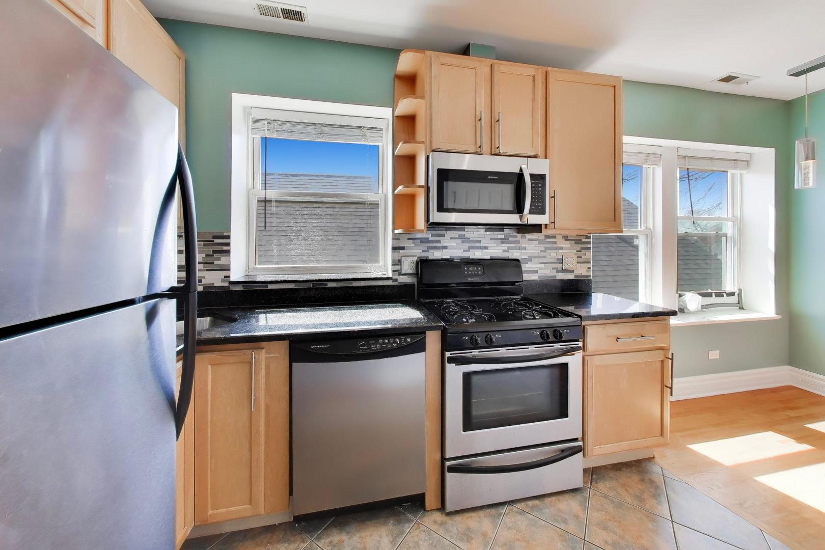 4722 N Kenneth Avenue #3W, Chicago, IL 60630