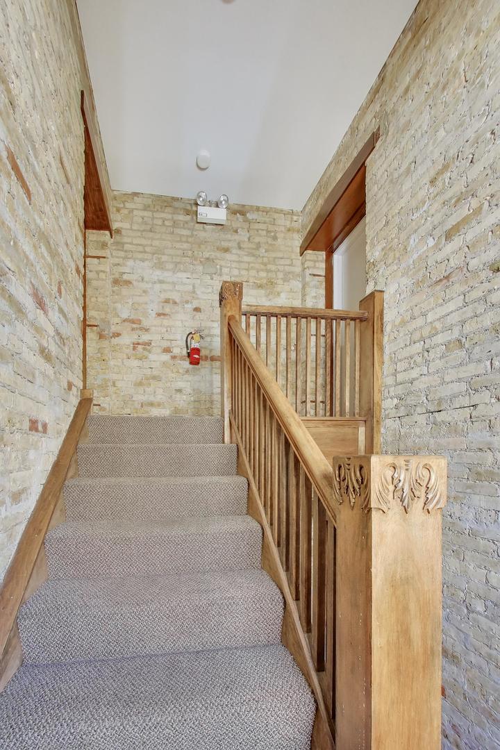 4722 N Kenneth Avenue #3W, Chicago, IL 60630