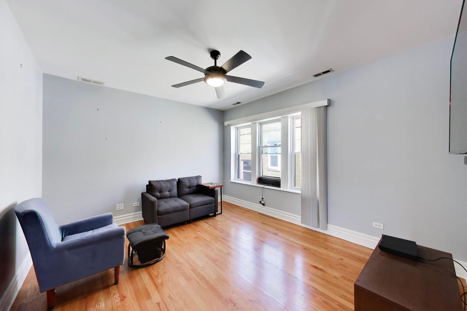 4722 N Kenneth Avenue #3W, Chicago, IL 60630