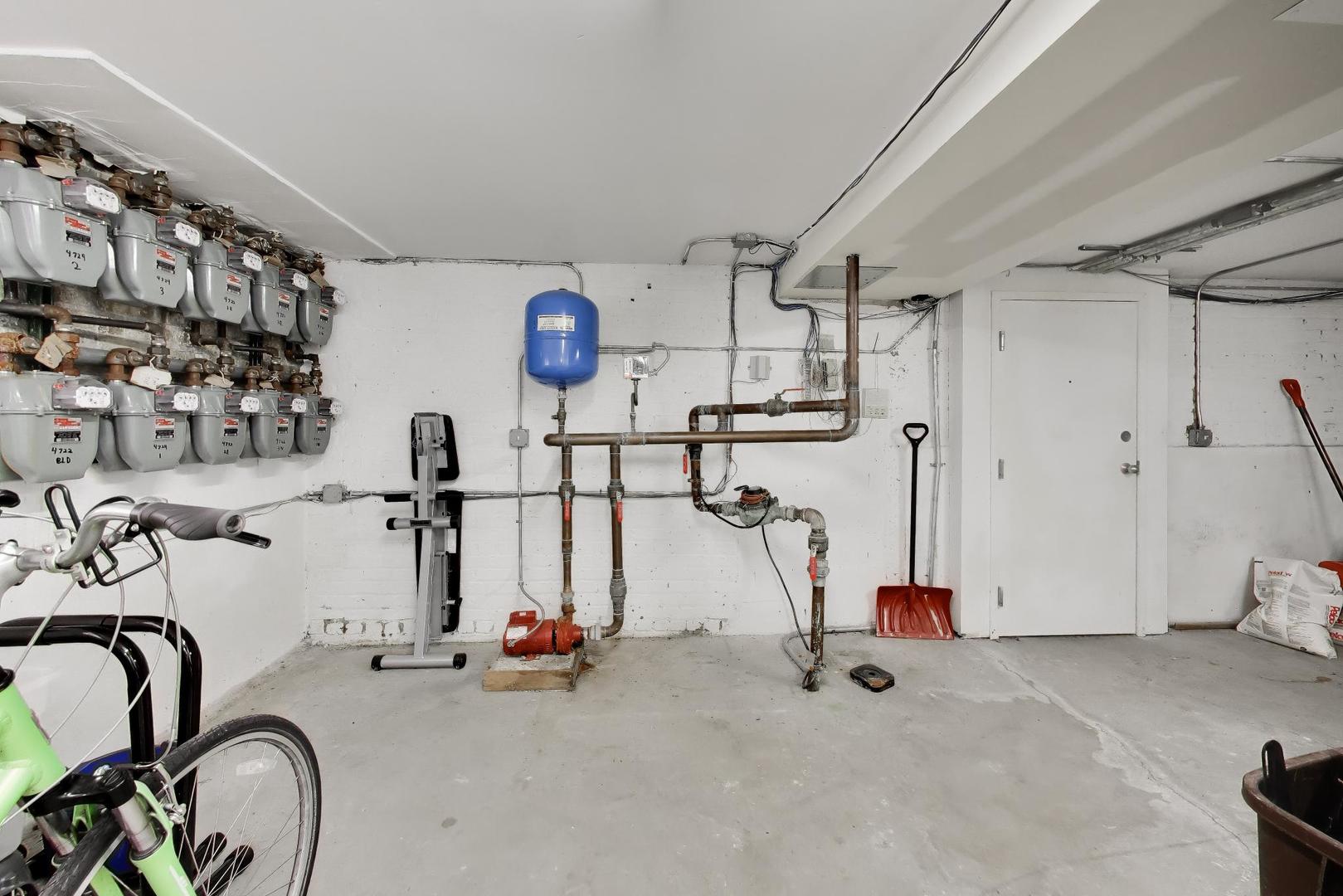 4722 N Kenneth Avenue #3W, Chicago, IL 60630