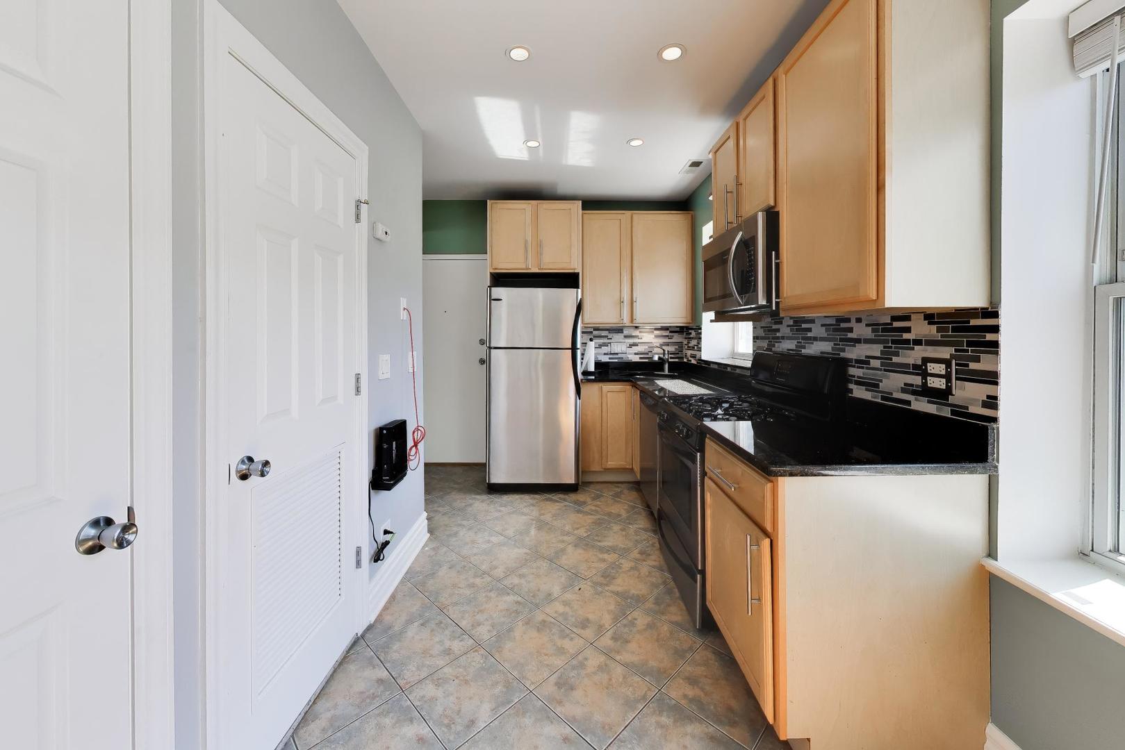 4722 N Kenneth Avenue #3W, Chicago, IL 60630