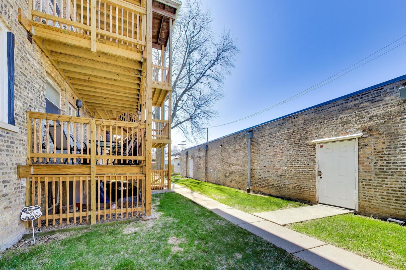 4722 N Kenneth Avenue #3W, Chicago, IL 60630