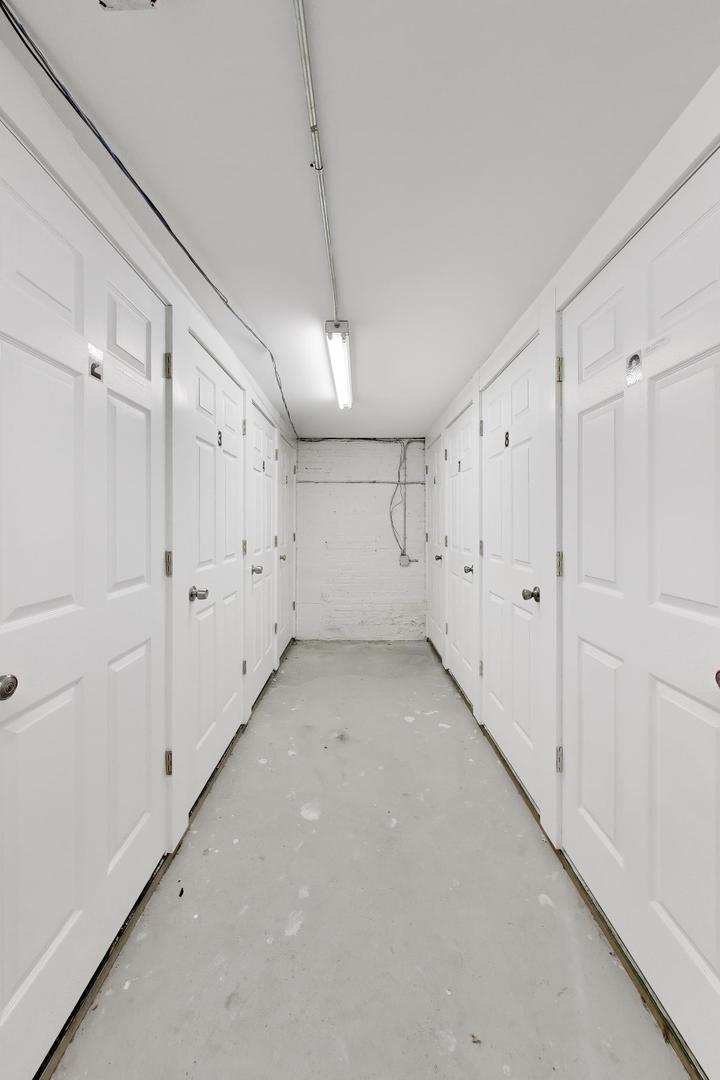 4722 N Kenneth Avenue #3W, Chicago, IL 60630