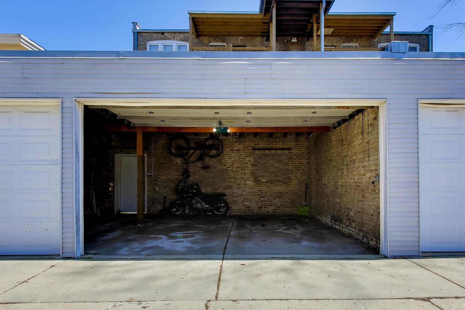 4722 N Kenneth Avenue #3W, Chicago, IL 60630