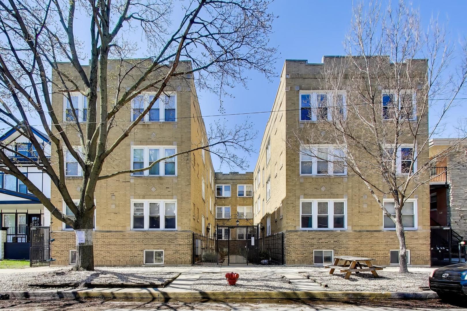4722 N Kenneth Avenue #3W, Chicago, IL 60630
