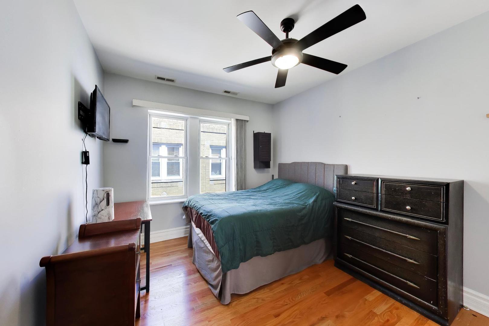 4722 N Kenneth Avenue #3W, Chicago, IL 60630