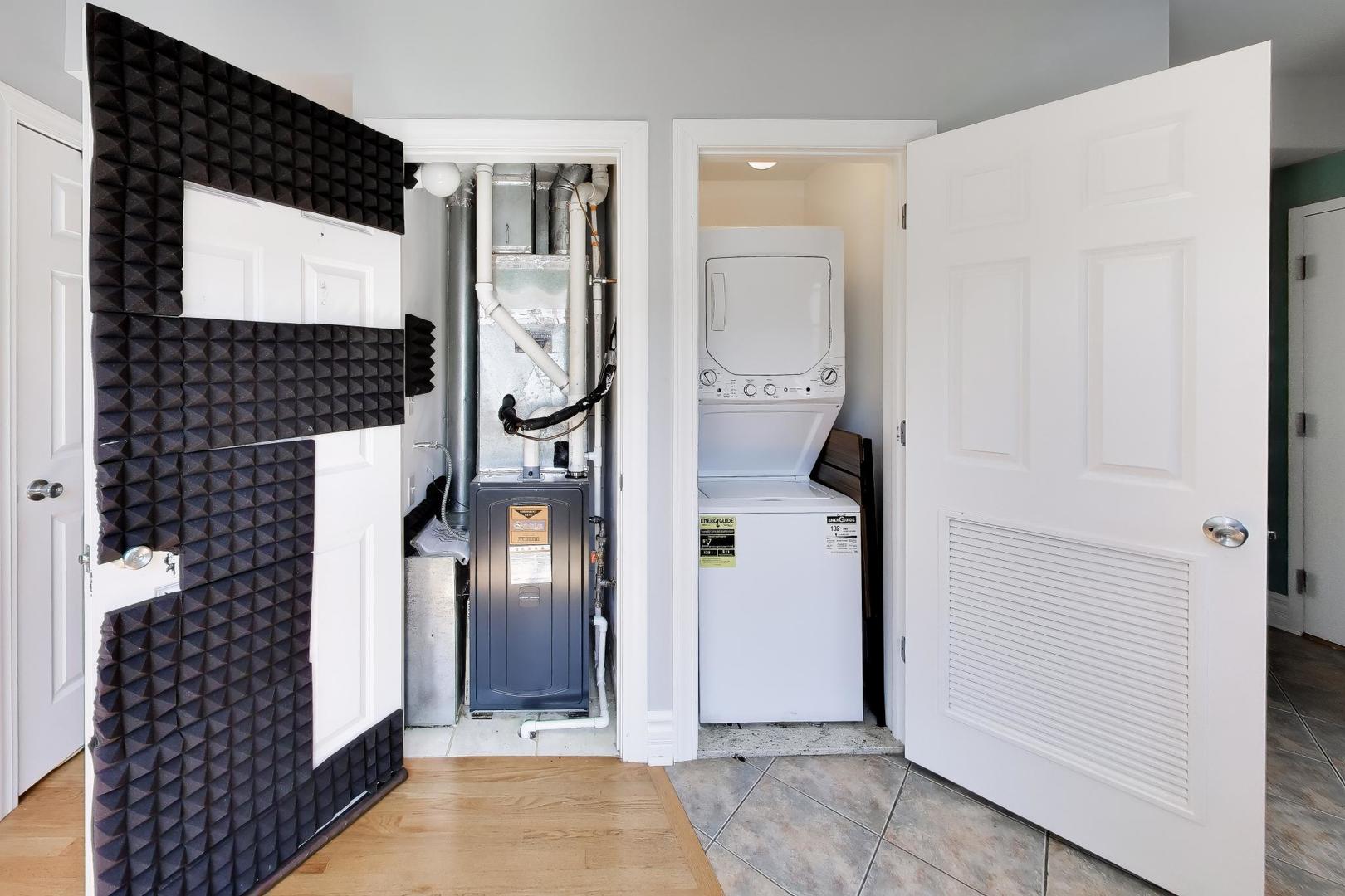 4722 N Kenneth Avenue #3W, Chicago, IL 60630