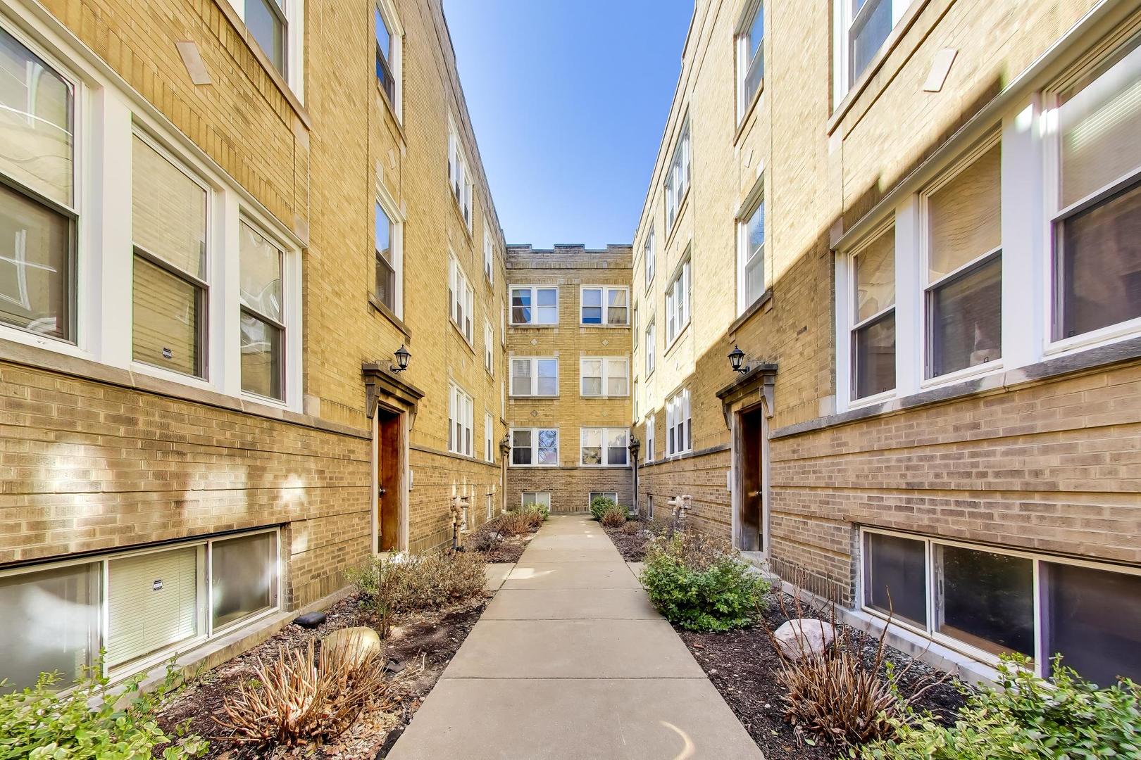 4722 N Kenneth Avenue #3W, Chicago, IL 60630