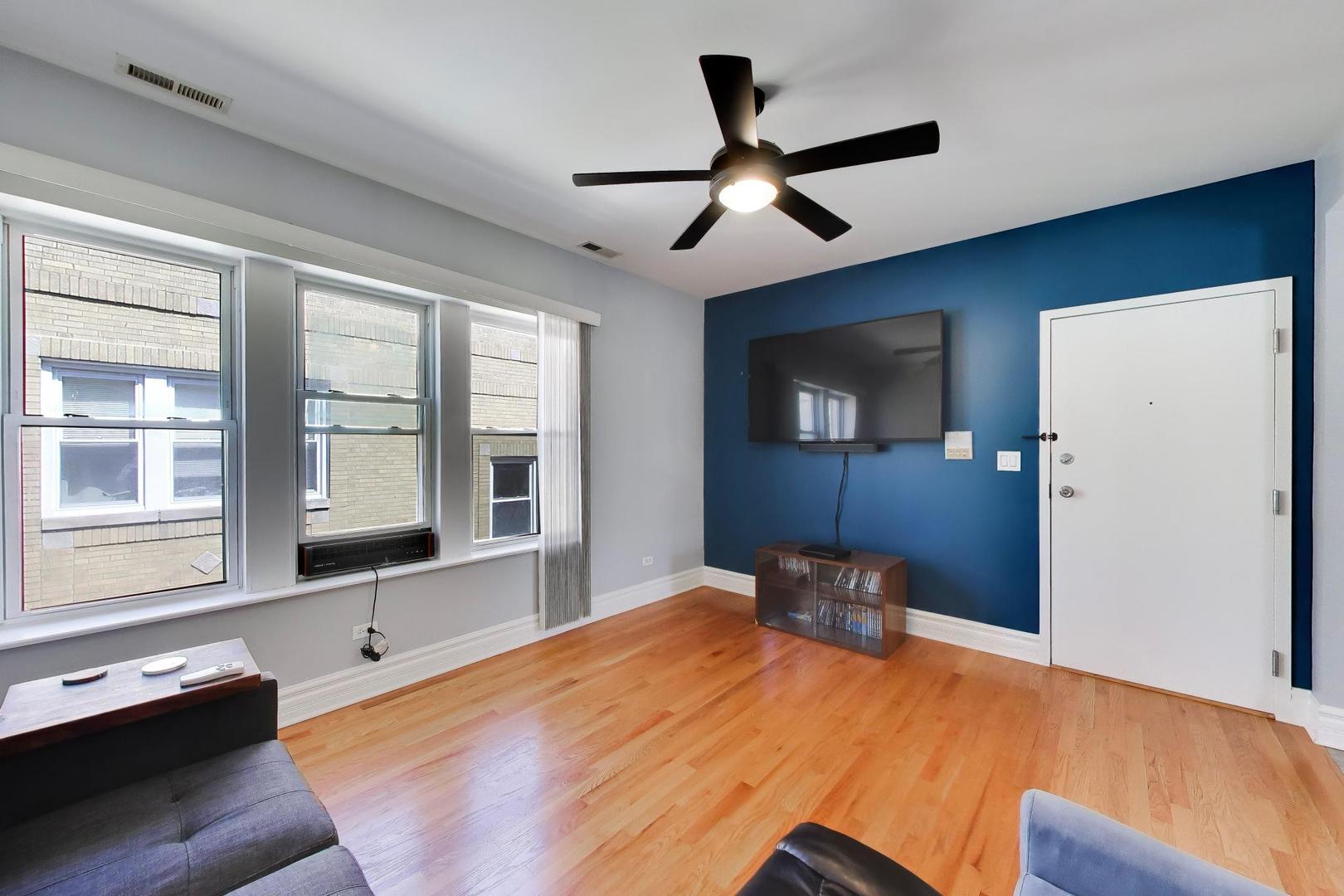 4722 N Kenneth Avenue #3W, Chicago, IL 60630