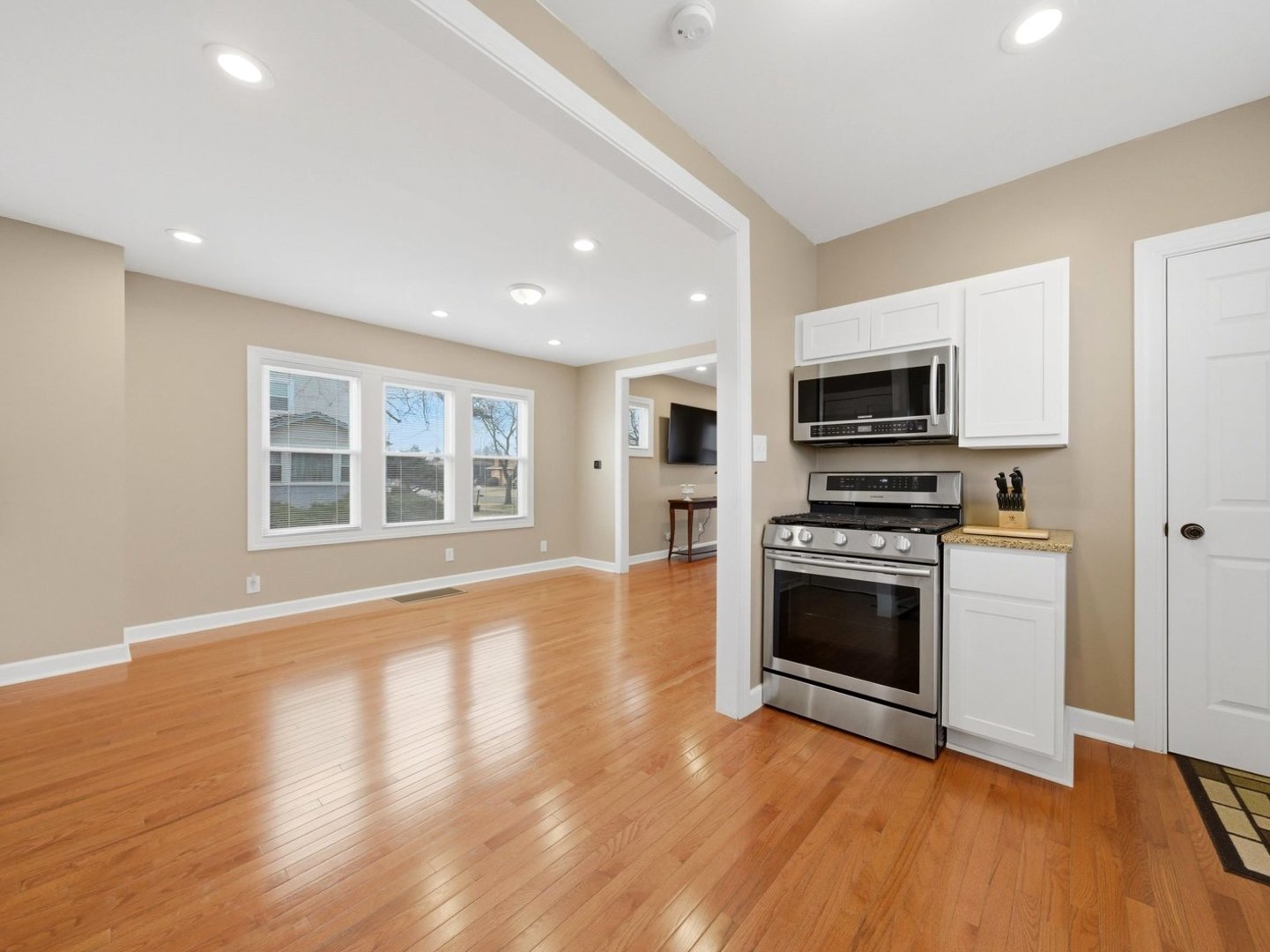 1627 S 14th Avenue, Maywood, IL 60153