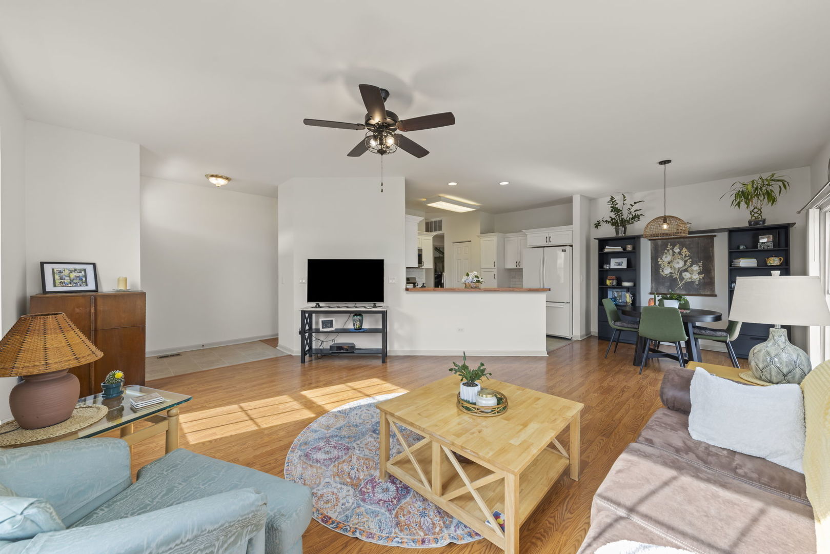 16346 Crescent Lake Drive, Crest Hill, IL 60403