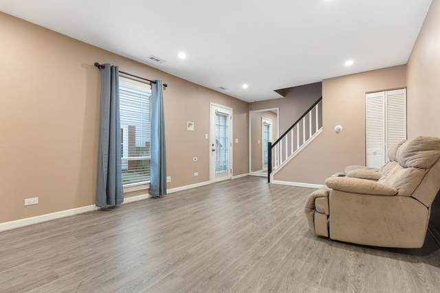 817 Wellington Avenue #817, Elk Grove Village, IL 60007