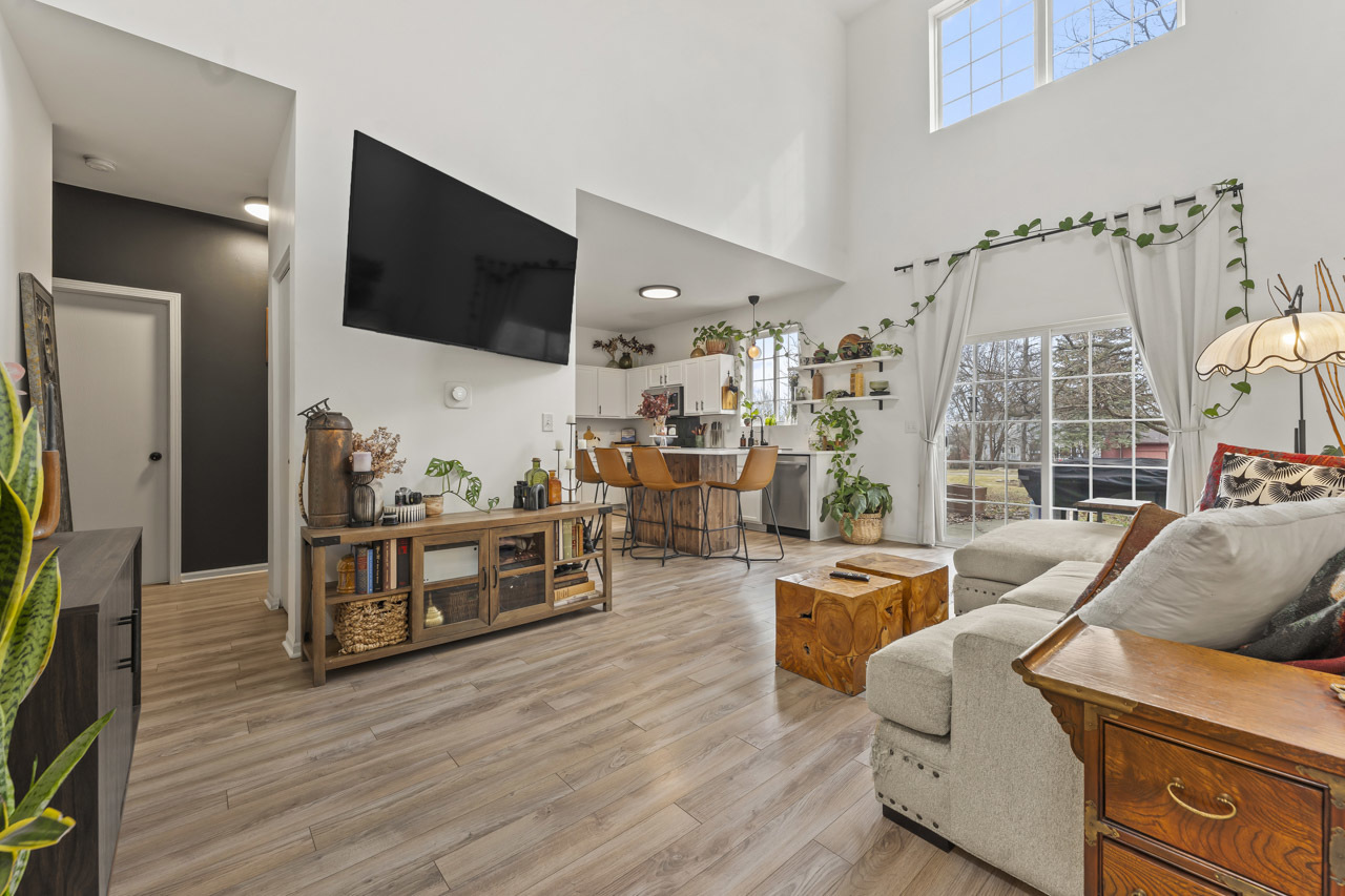 1124 Colonial Drive, Joliet, IL 60432