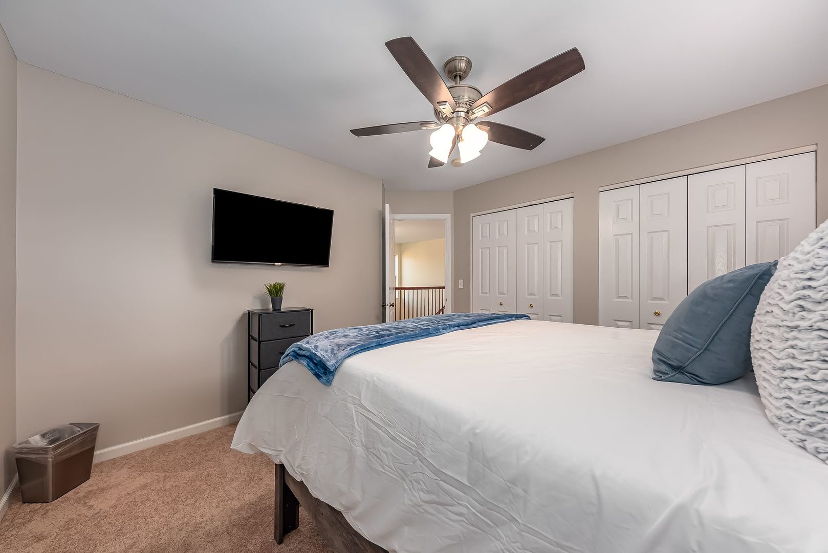 2735 Skylane Drive, Naperville, IL 60564