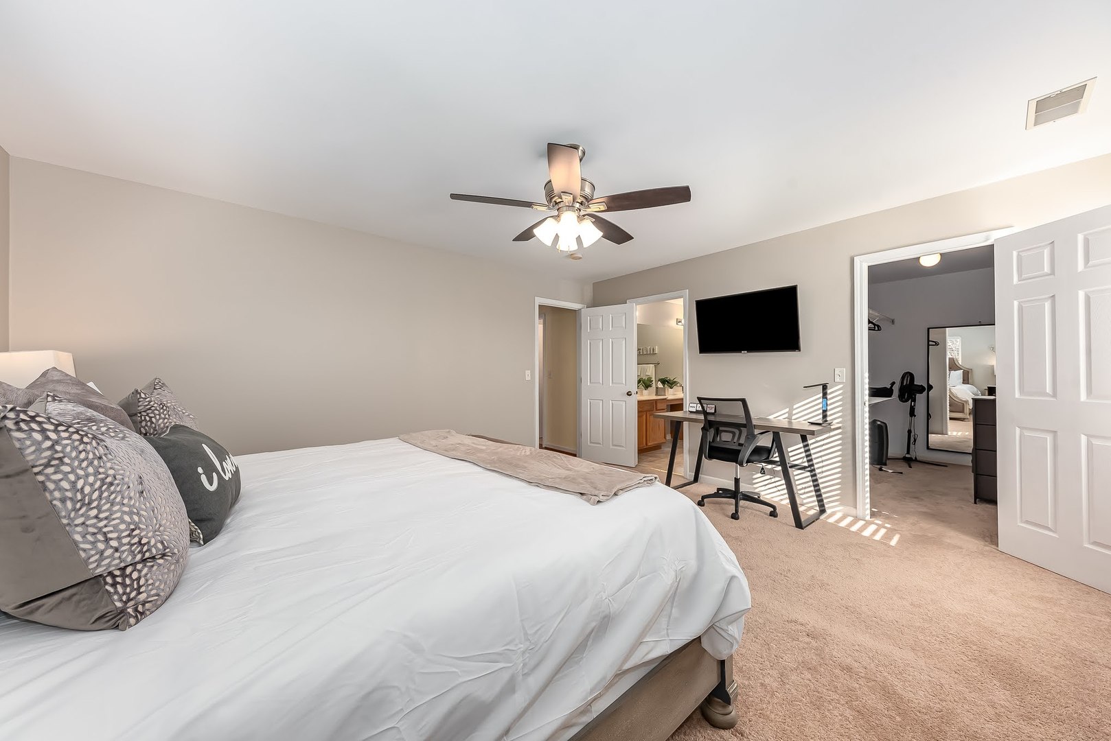 2735 Skylane Drive, Naperville, IL 60564