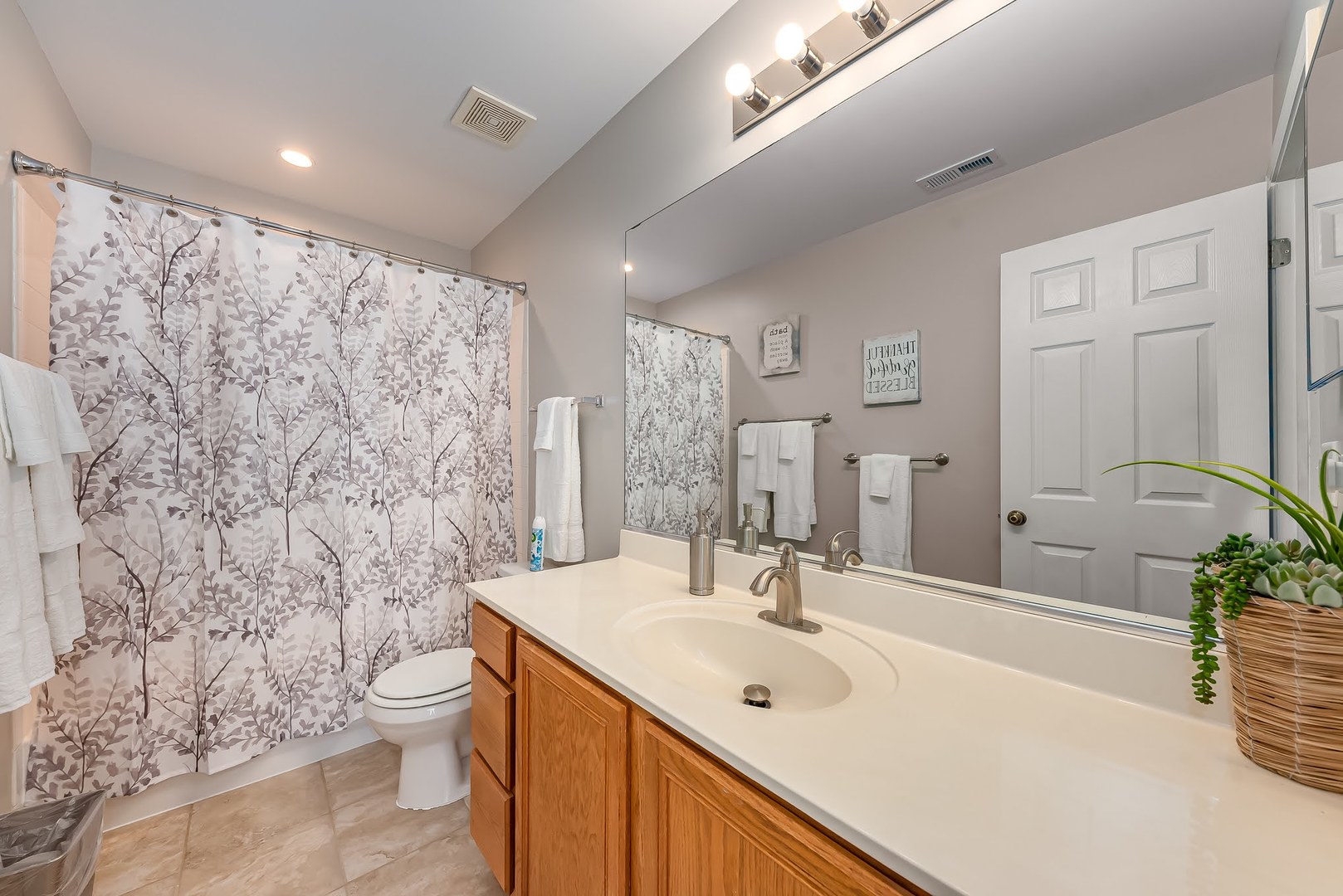 2735 Skylane Drive, Naperville, IL 60564