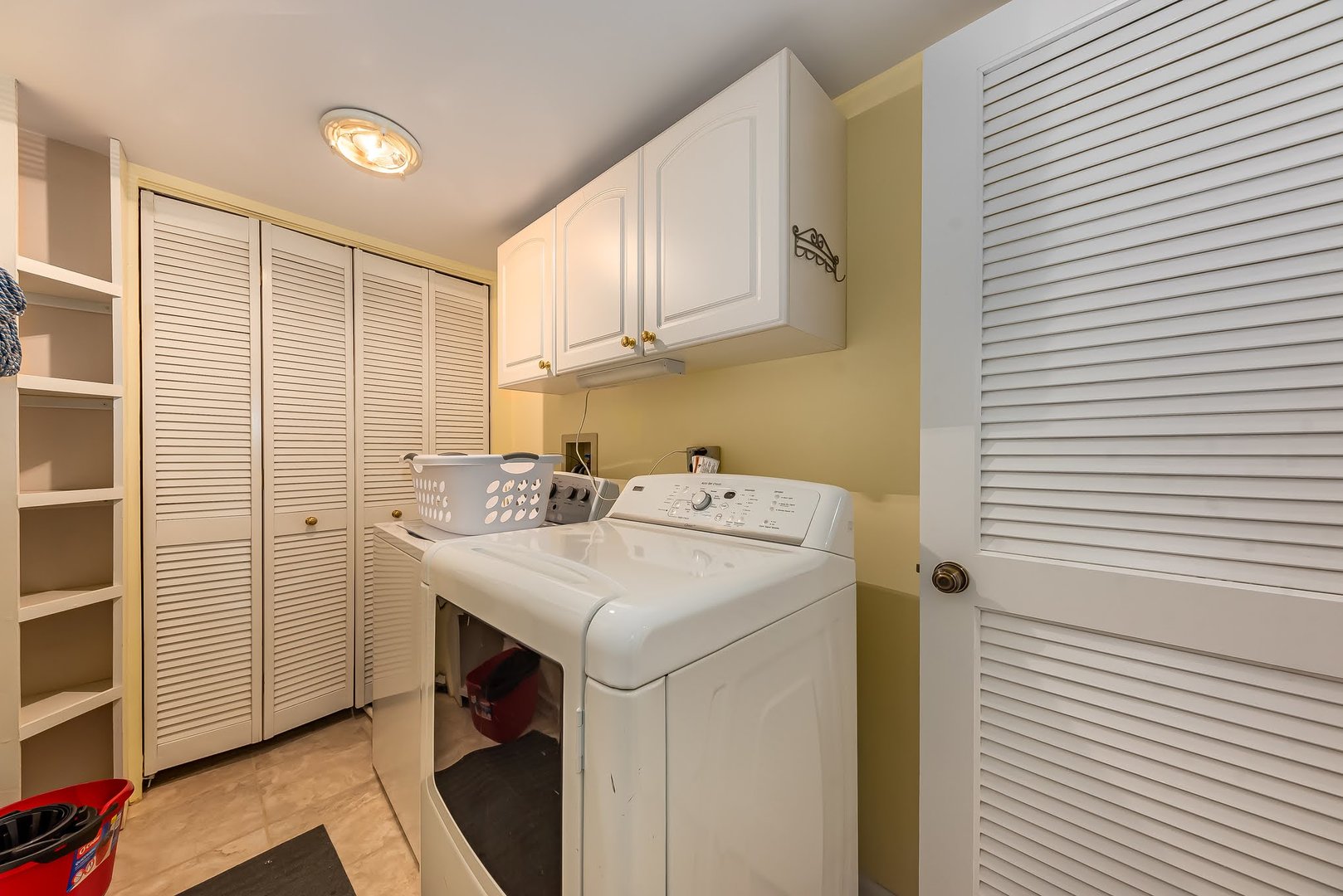 2735 Skylane Drive, Naperville, IL 60564