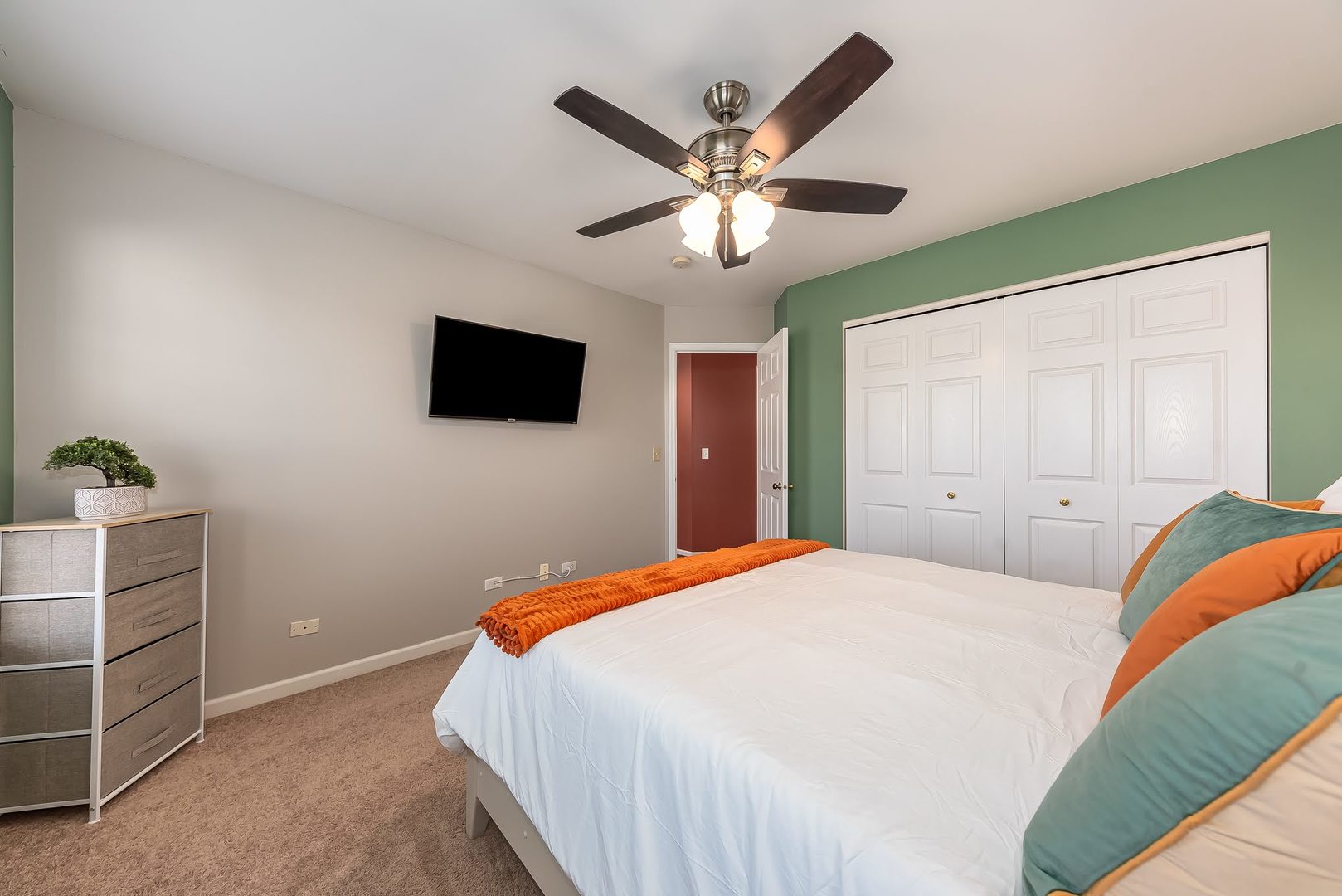 2735 Skylane Drive, Naperville, IL 60564