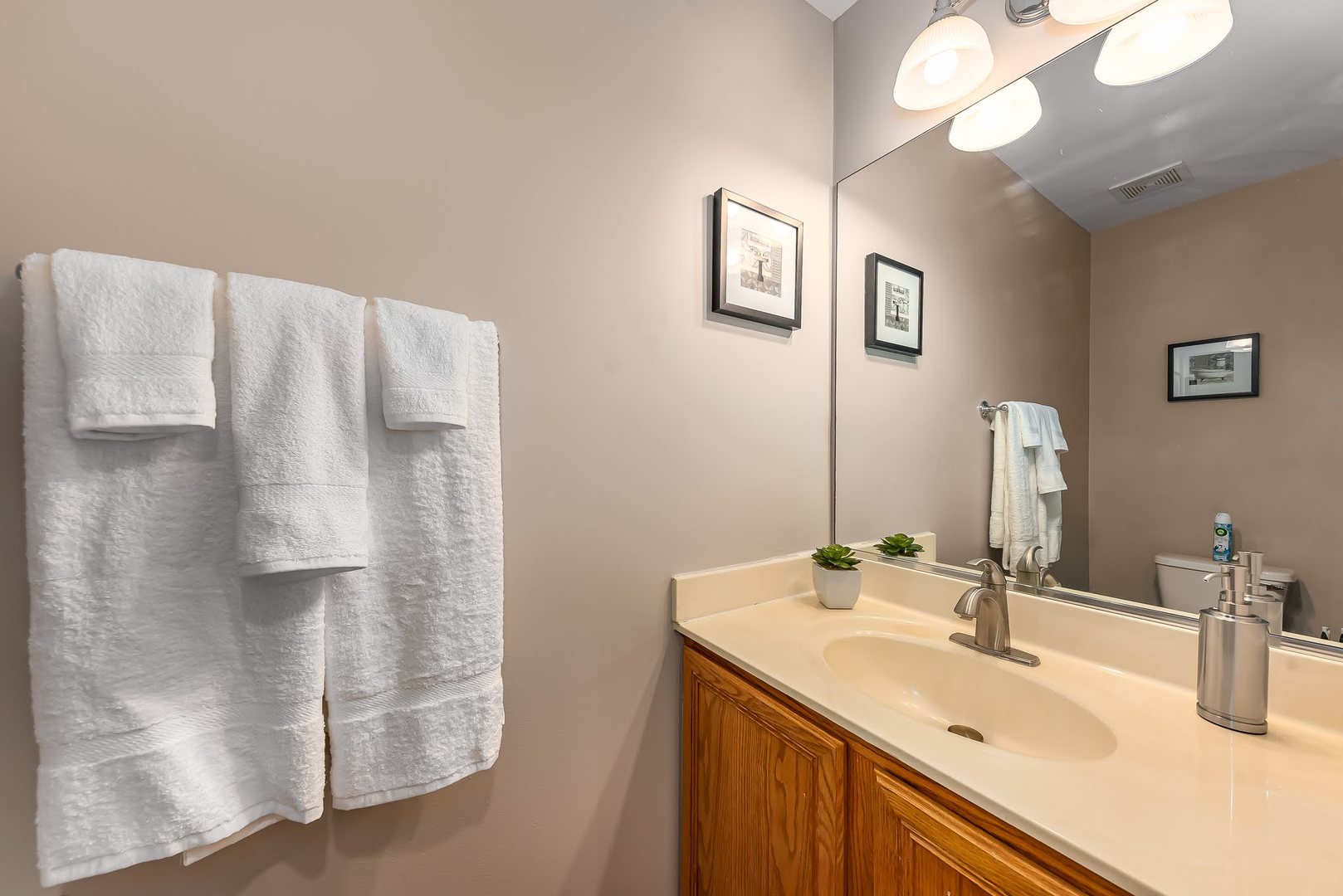 2735 Skylane Drive, Naperville, IL 60564