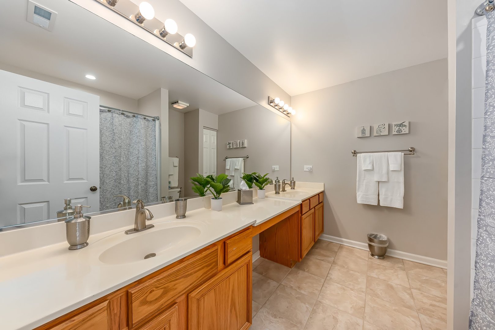 2735 Skylane Drive, Naperville, IL 60564