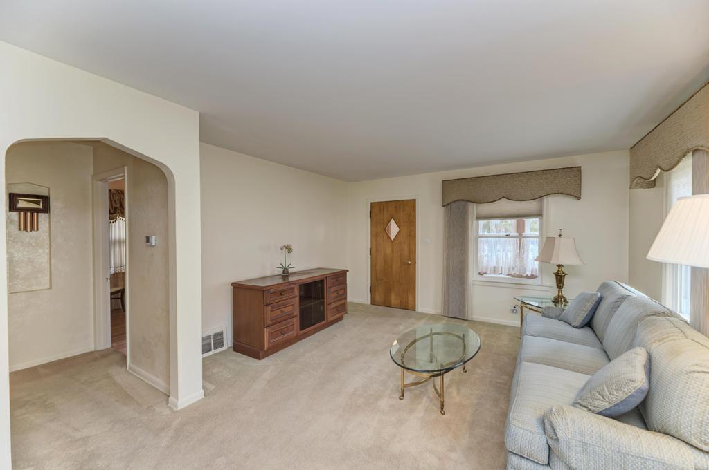 14 N Wisconsin Avenue, Addison, IL 60101