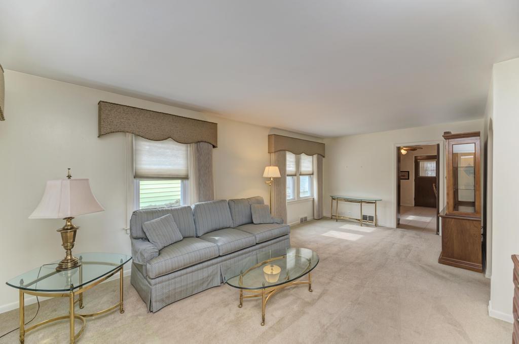 14 N Wisconsin Avenue, Addison, IL 60101