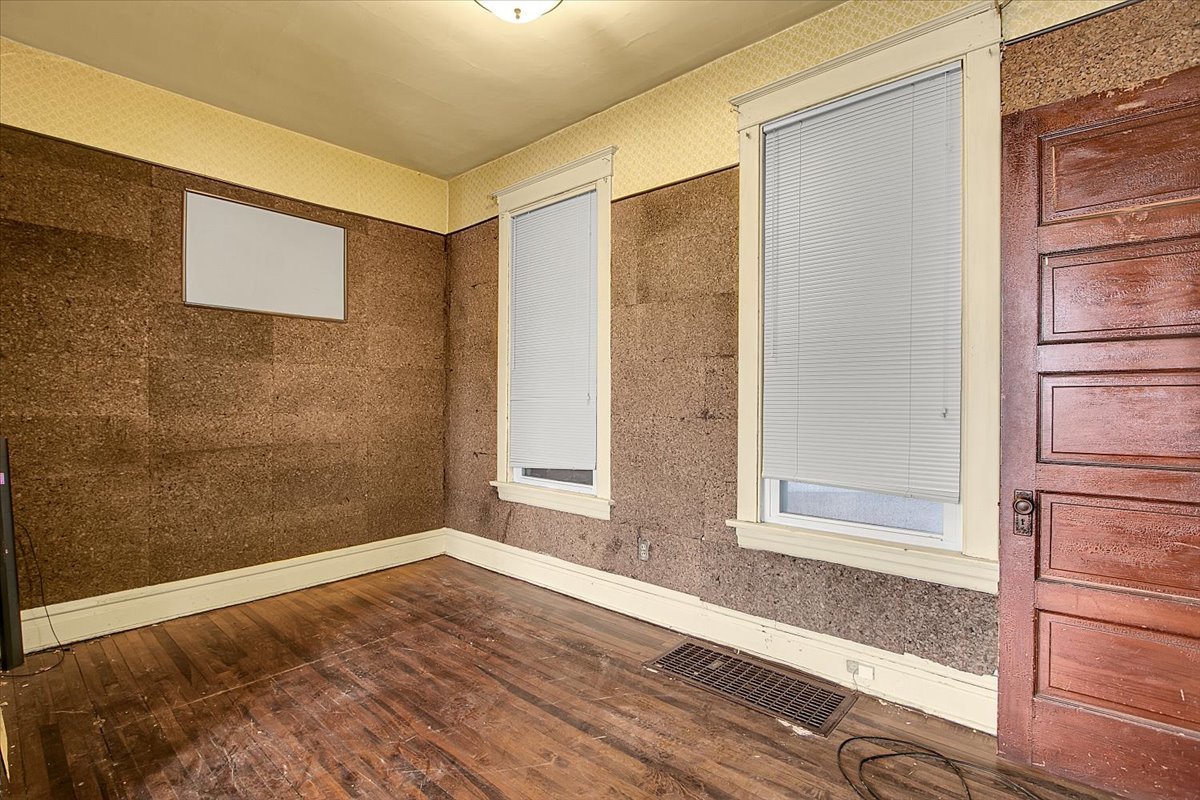 9232 S Essex Avenue, Chicago, IL 60617