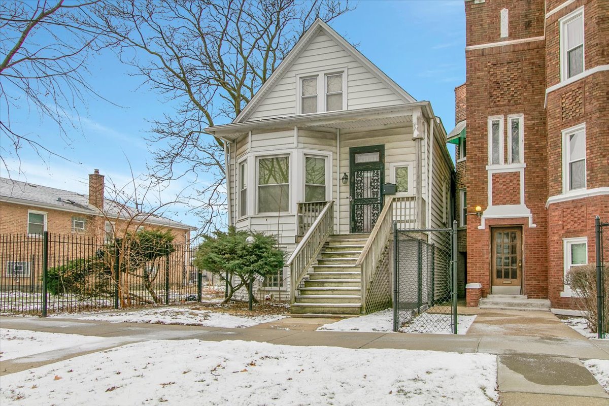 9232 S Essex Avenue, Chicago, IL 60617
