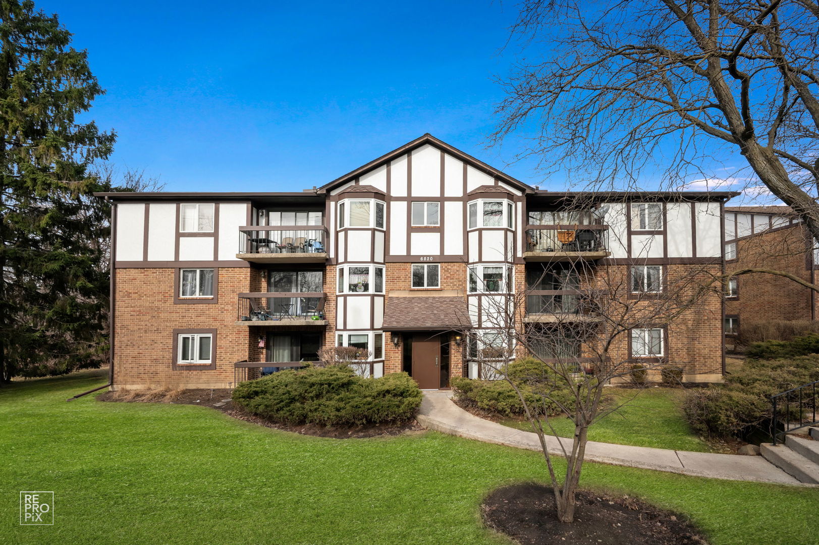 6820 Joliet Road #11, Indian Head Park, IL 60525