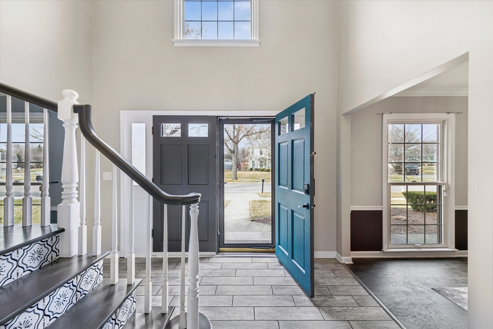 570 Riva Court, Wheaton, IL 60187