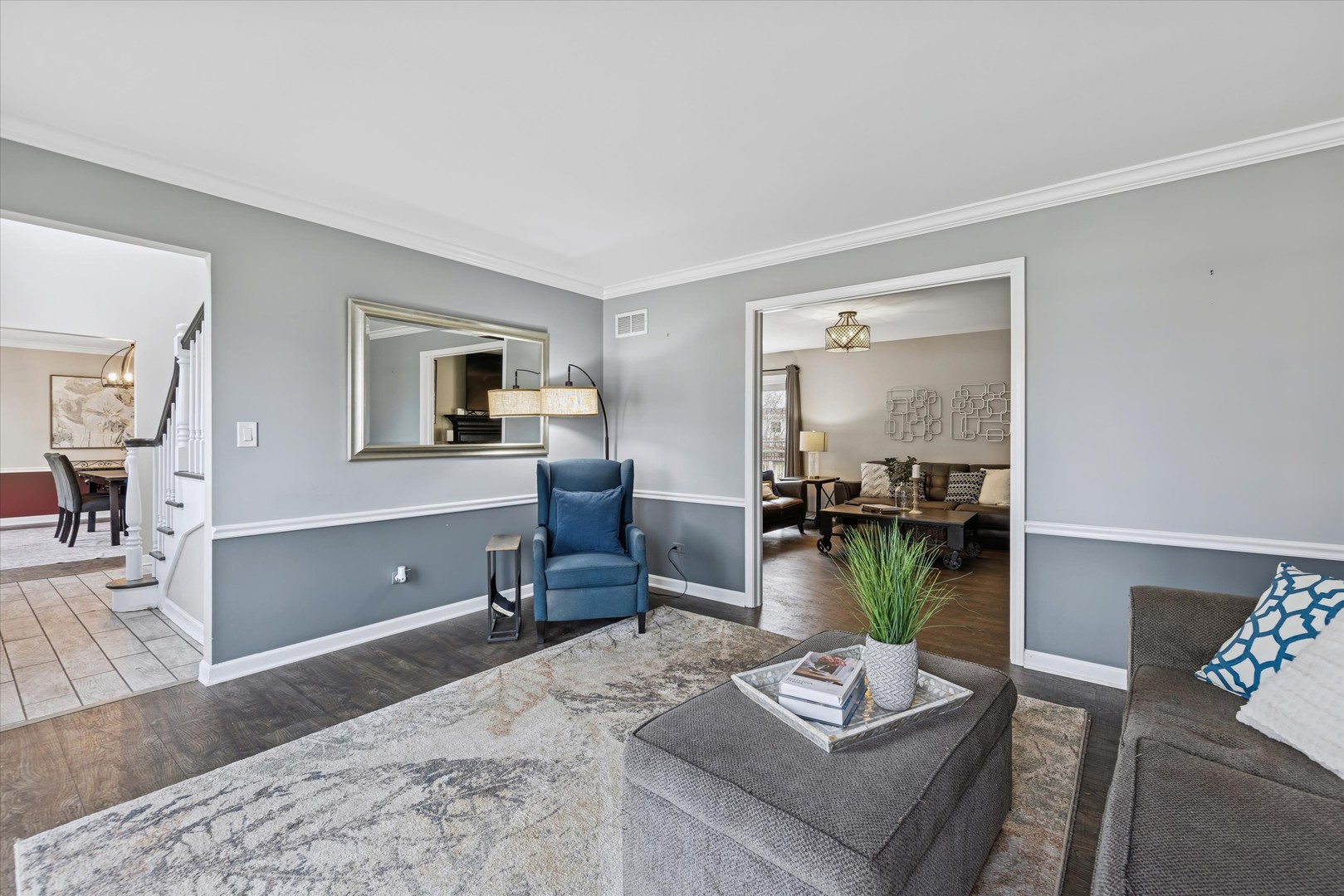 570 Riva Court, Wheaton, IL 60187