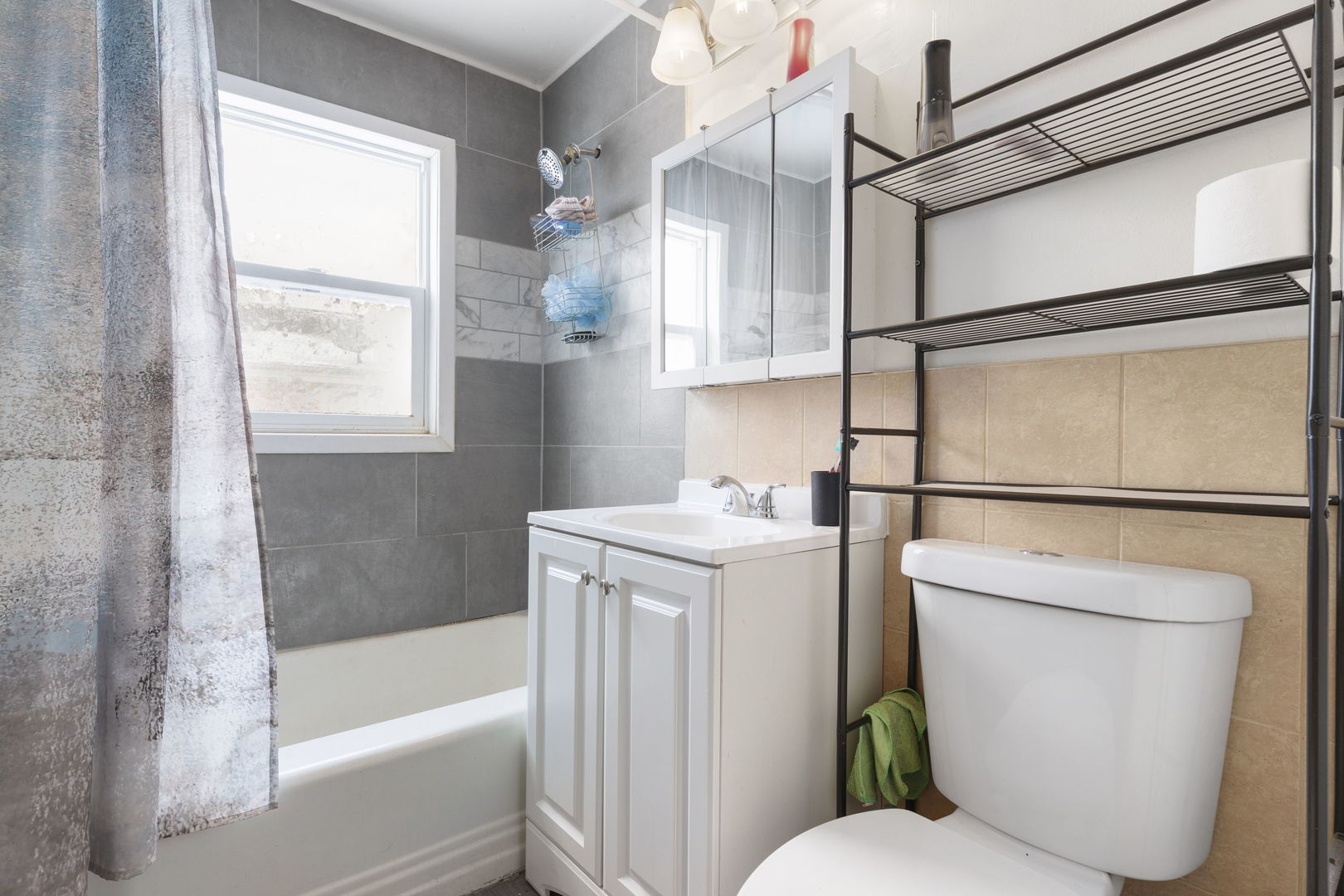 1028 BELLWOOD Avenue #E, Bellwood, IL 60104