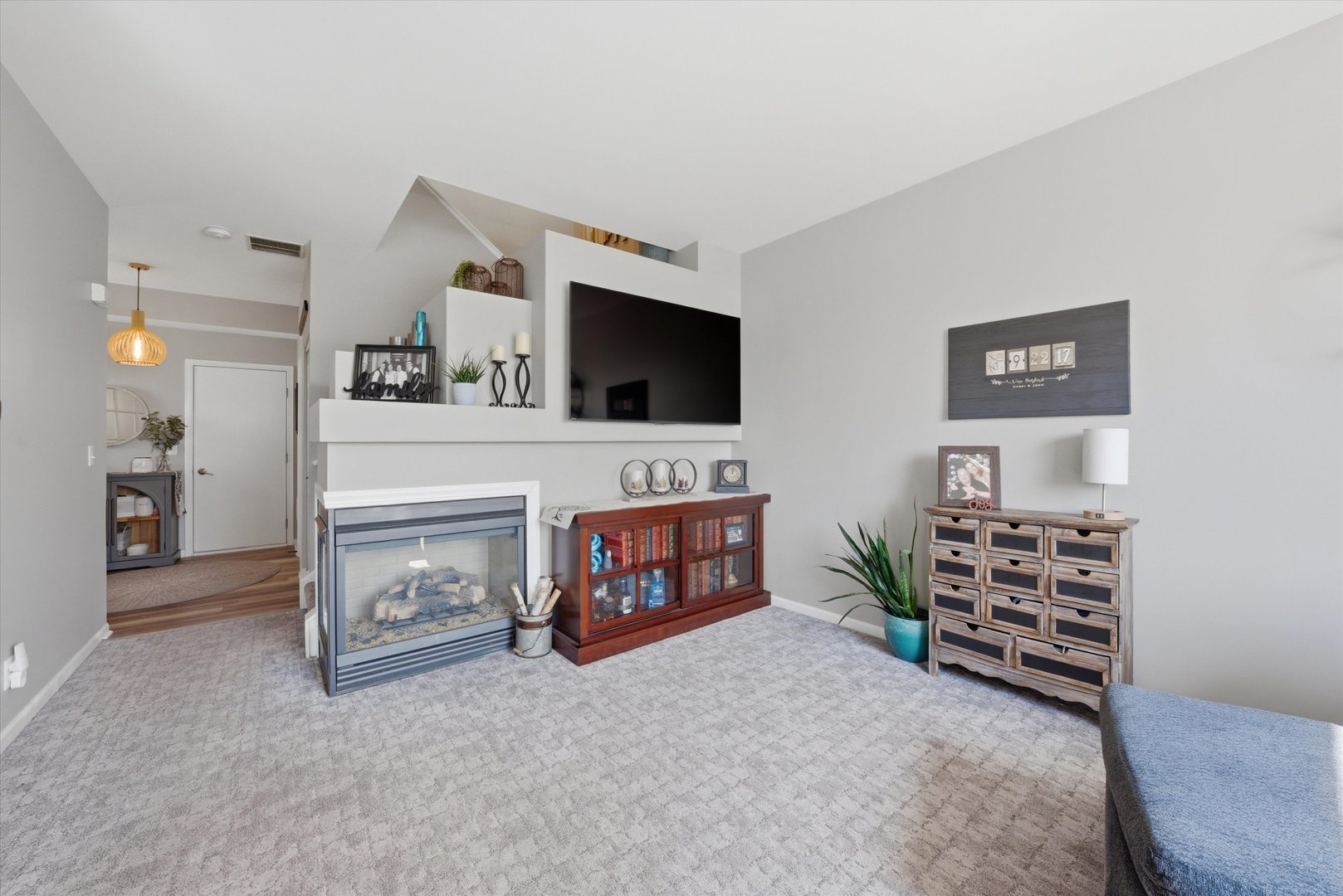 1819 S Wentworth Circle, Romeoville, IL 60446