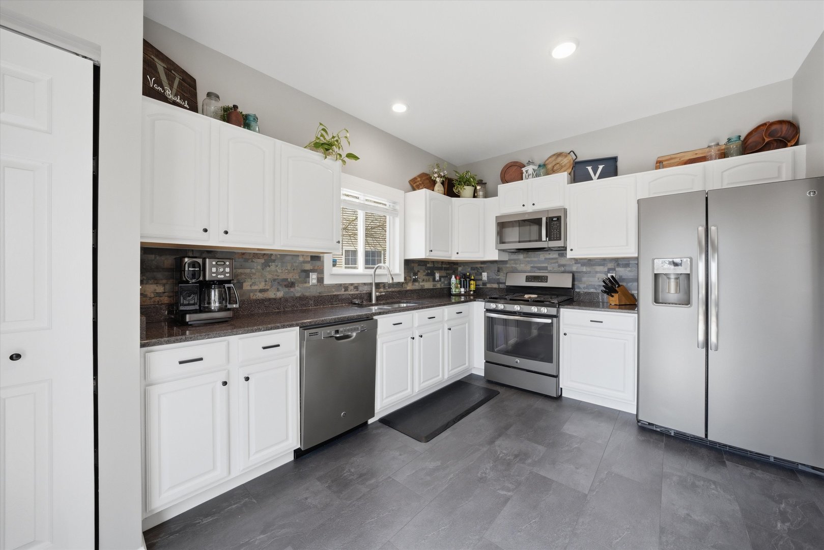 1819 S Wentworth Circle, Romeoville, IL 60446