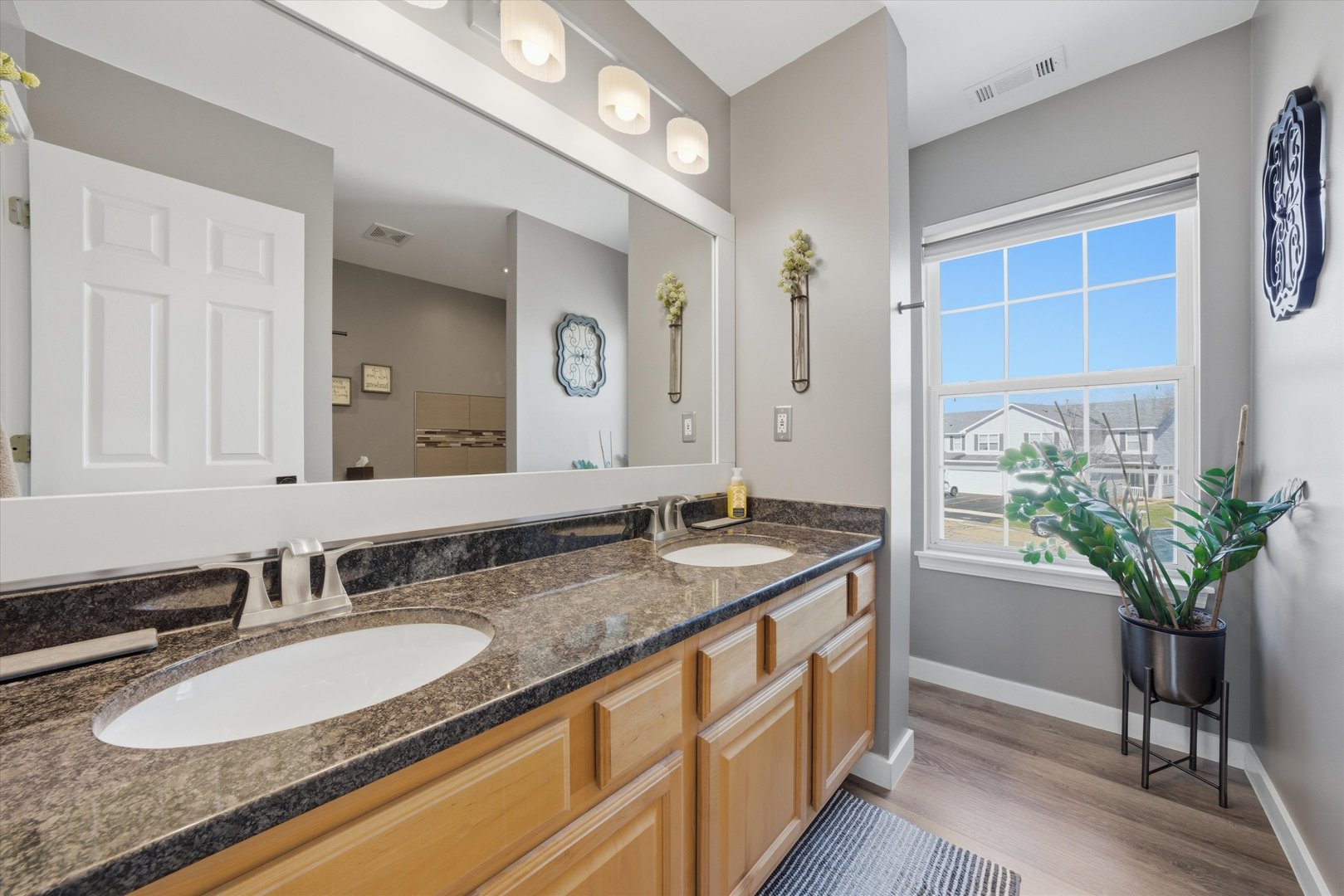 1819 S Wentworth Circle, Romeoville, IL 60446