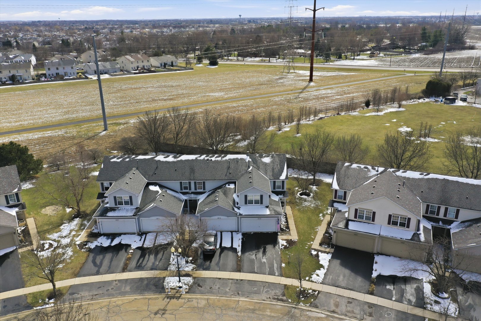 1819 S Wentworth Circle, Romeoville, IL 60446