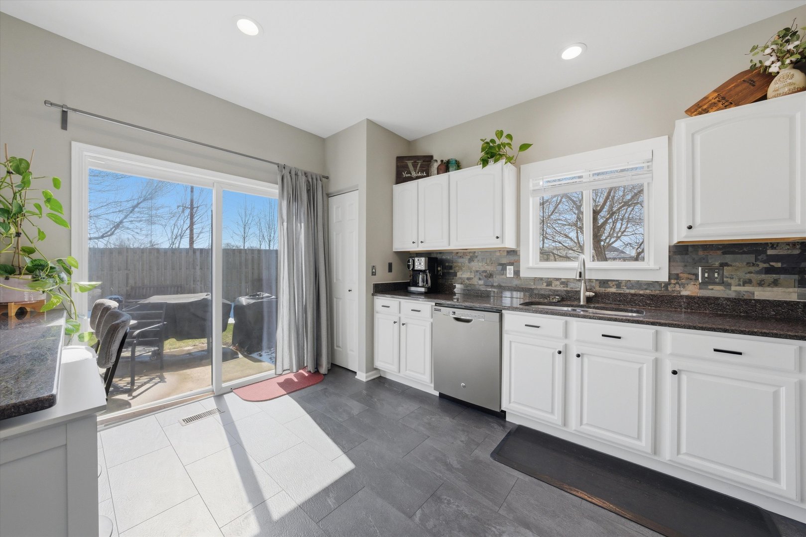 1819 S Wentworth Circle, Romeoville, IL 60446