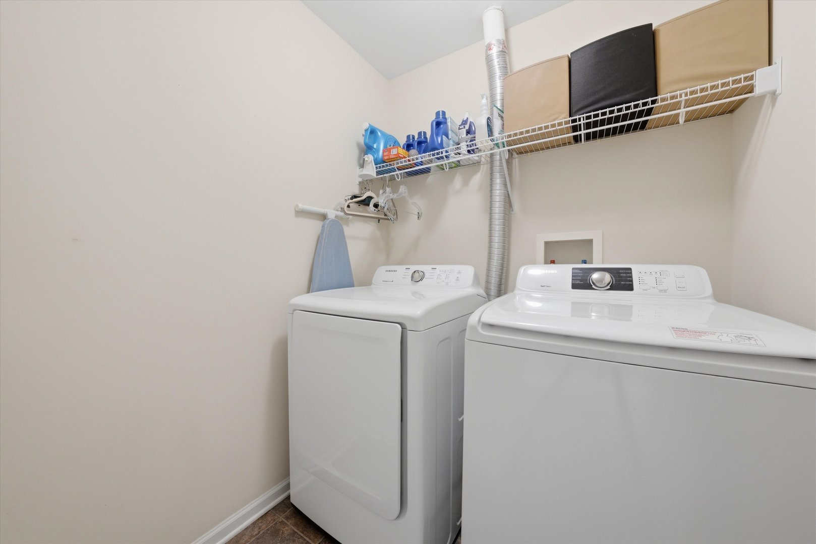 1819 S Wentworth Circle, Romeoville, IL 60446