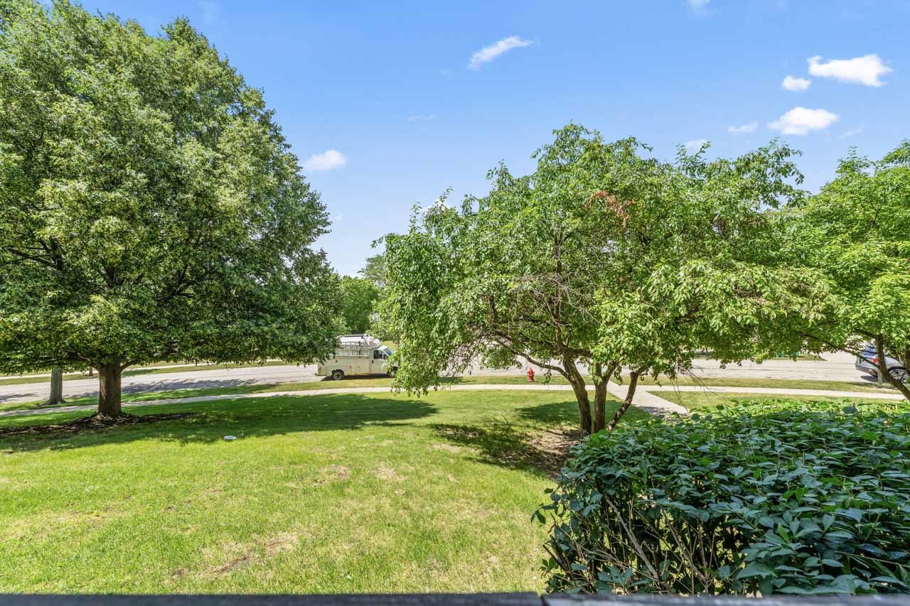 671 Hapsfield Lane #105, Buffalo Grove, IL 60089