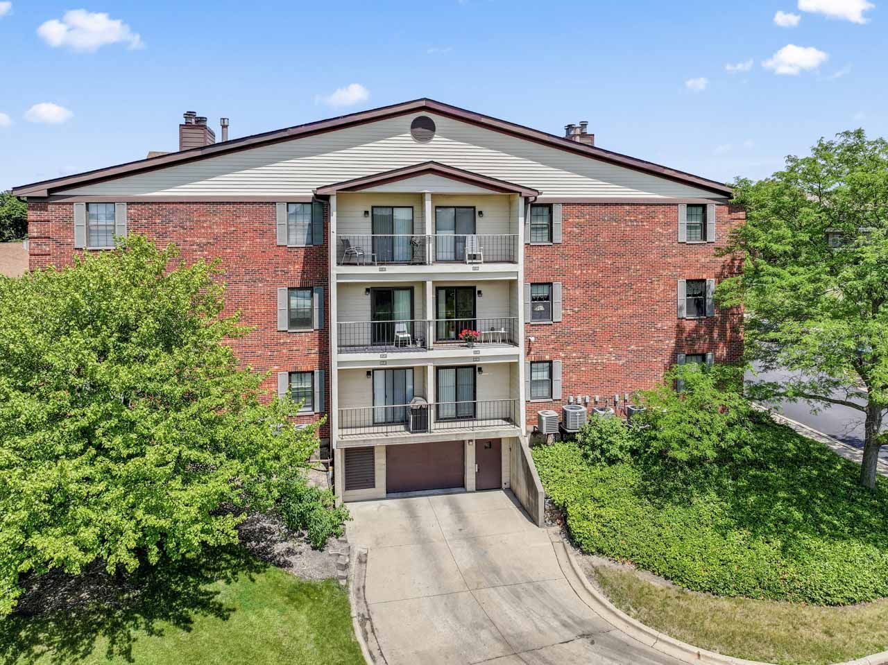 671 Hapsfield Lane #105, Buffalo Grove, IL 60089