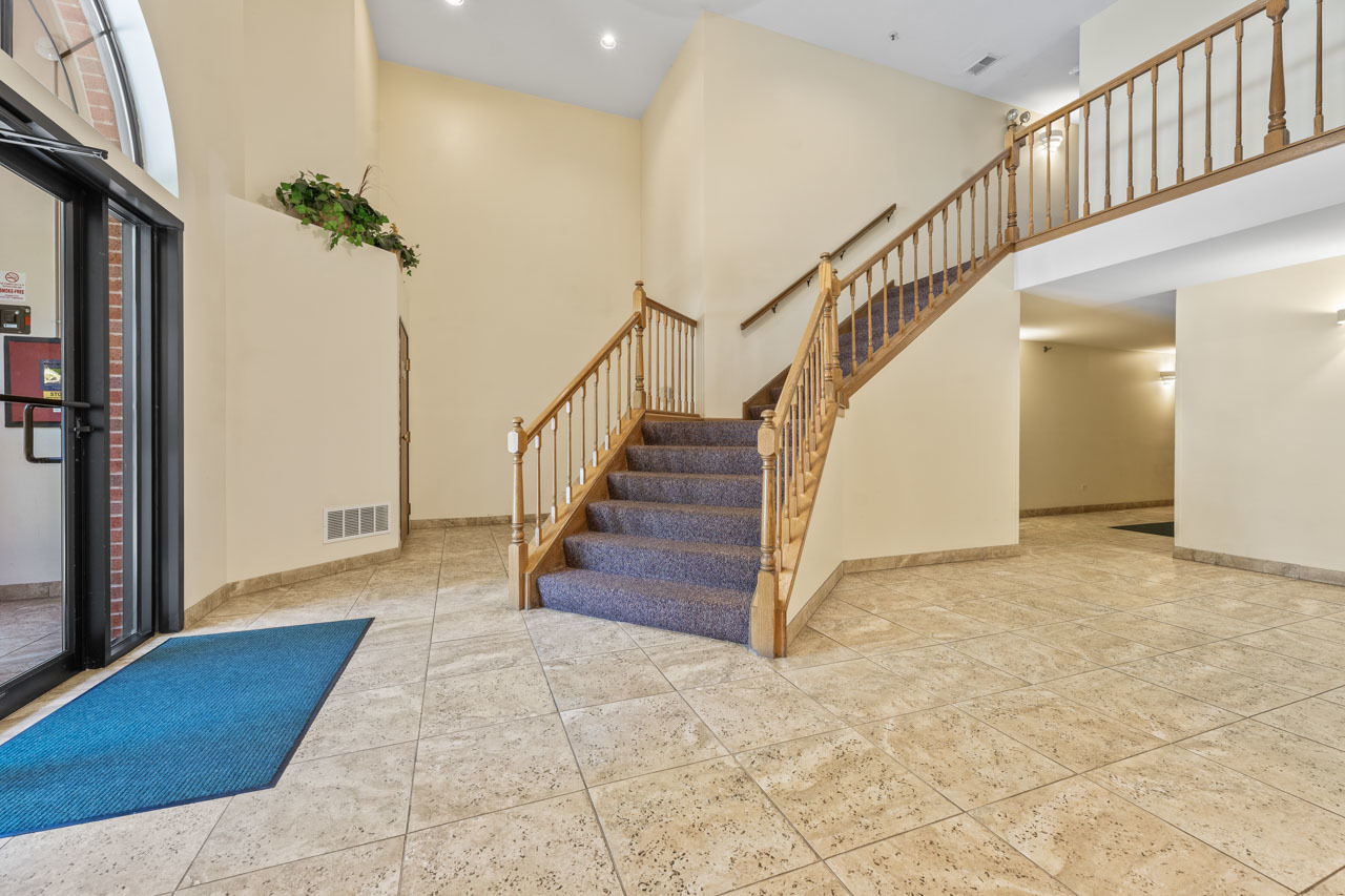 671 Hapsfield Lane #105, Buffalo Grove, IL 60089